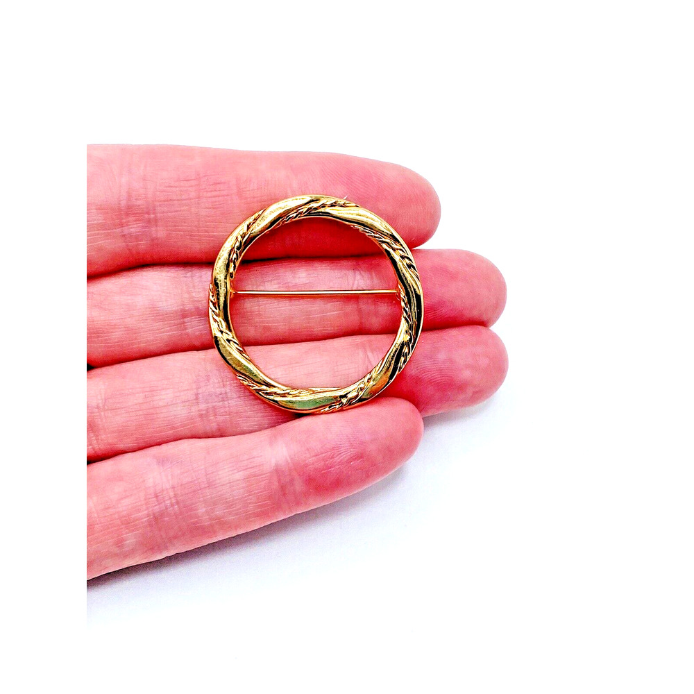 Vintage Monet Classic Twisted Rope Circle Brooch Gold Tone Classic Modern 1.25"
